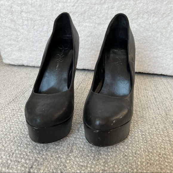 Ashley Simpson black high heel pumps - size 8.5 - Picture 3 of 10